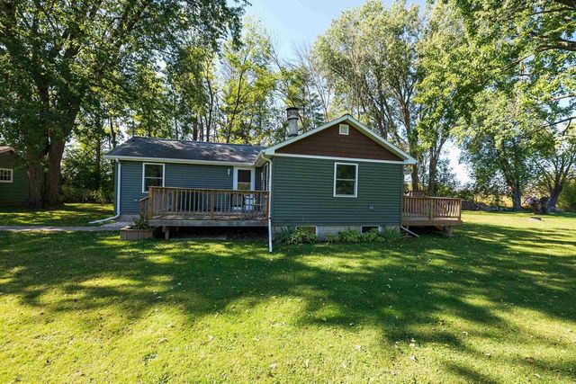 8096 CHANNEL LANE, Omro, WI 54963