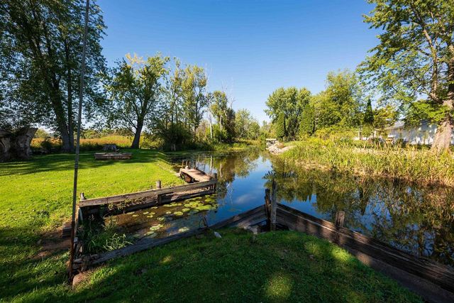 8096 CHANNEL LANE, Omro, WI 54963