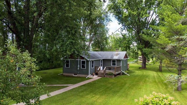 8096 CHANNEL LANE, Omro, WI 54963