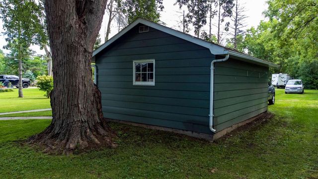 8096 CHANNEL LANE, Omro, WI 54963