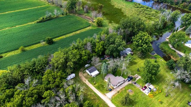 8096 CHANNEL LANE, Omro, WI 54963