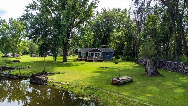 8096 CHANNEL LANE, Omro, WI 54963