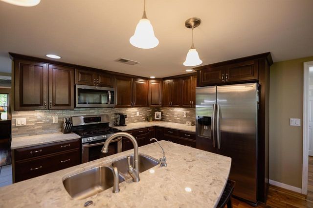 8096 CHANNEL LANE, Omro, WI 54963