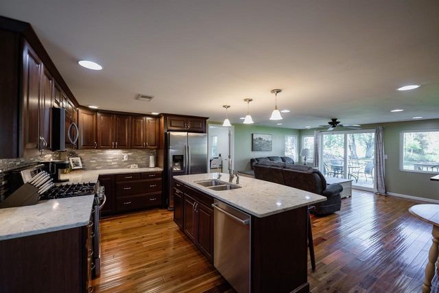 8096 CHANNEL LANE, Omro, WI 54963