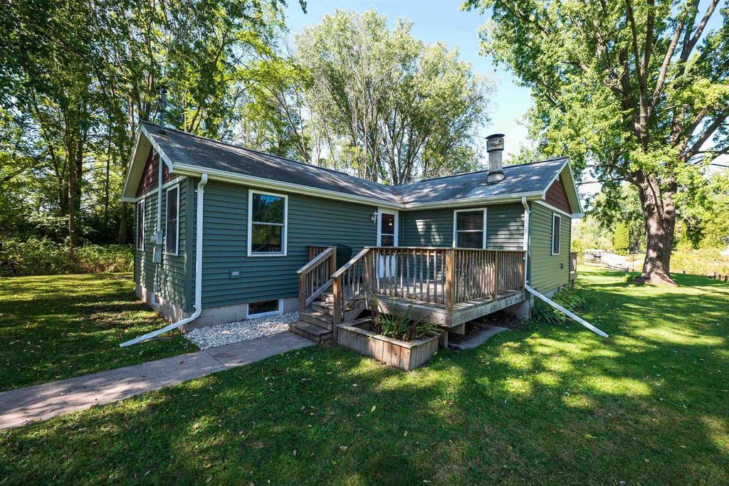 8096 CHANNEL LANE, Omro, WI 54963