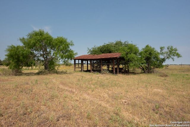 1003 County Road 334, Stockdale, TX 78160