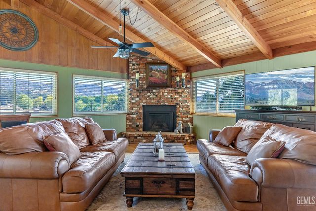 24301 Silver Creek Way, Tehachapi, CA 93561