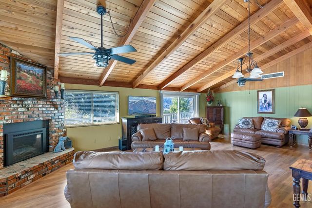 24301 Silver Creek Way, Tehachapi, CA 93561