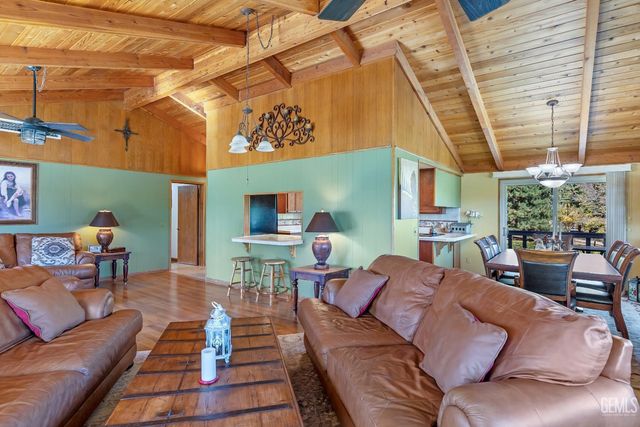 24301 Silver Creek Way, Tehachapi, CA 93561