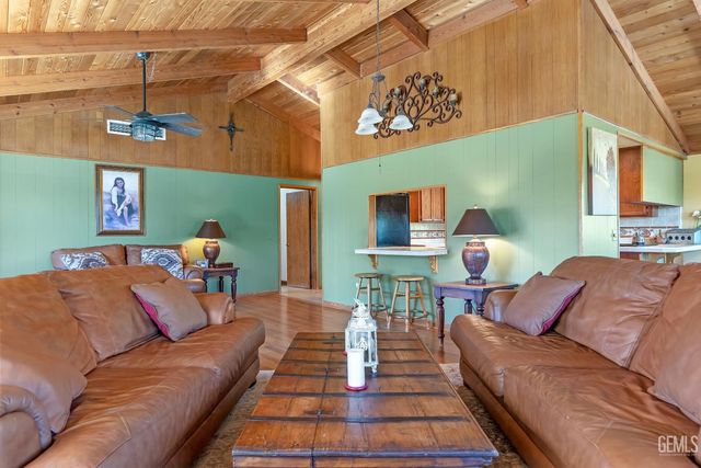 24301 Silver Creek Way, Tehachapi, CA 93561