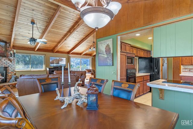 24301 Silver Creek Way, Tehachapi, CA 93561