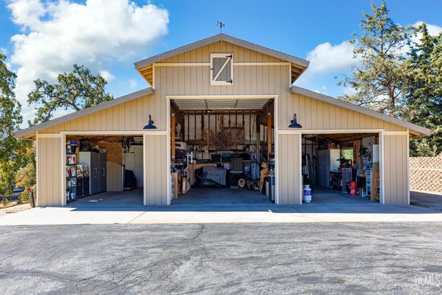 24301 Silver Creek Way, Tehachapi, CA 93561