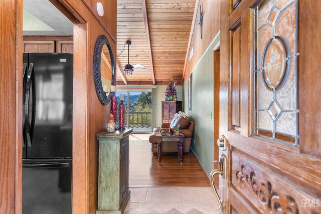 24301 Silver Creek Way, Tehachapi, CA 93561