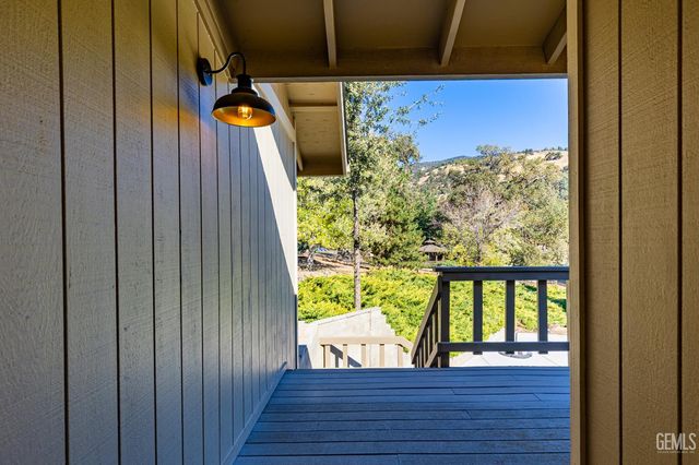 24301 Silver Creek Way, Tehachapi, CA 93561