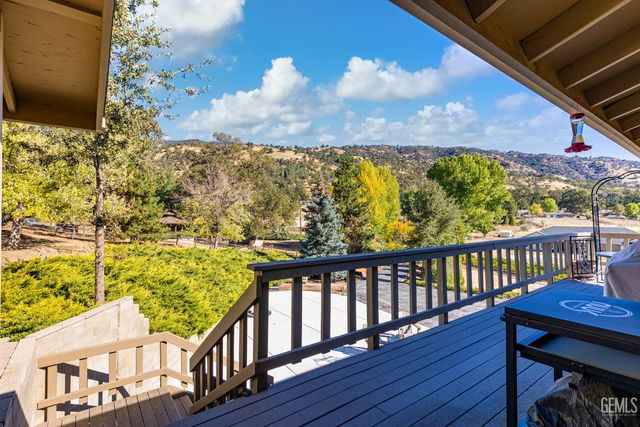 24301 Silver Creek Way, Tehachapi, CA 93561
