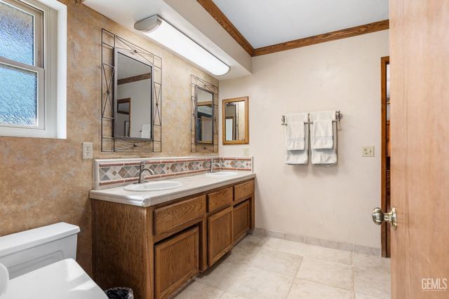 24301 Silver Creek Way, Tehachapi, CA 93561