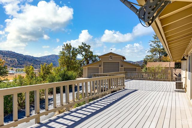 24301 Silver Creek Way, Tehachapi, CA 93561