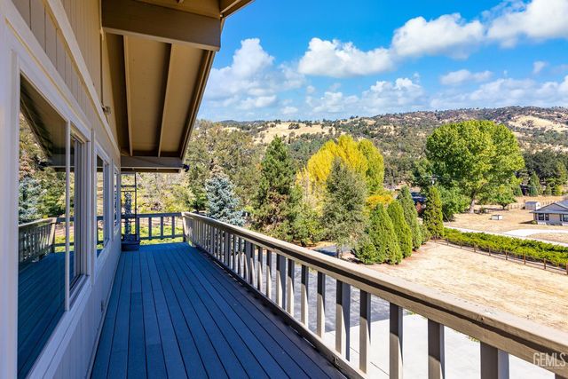 24301 Silver Creek Way, Tehachapi, CA 93561