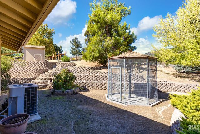 24301 Silver Creek Way, Tehachapi, CA 93561