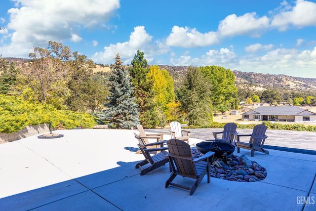 24301 Silver Creek Way, Tehachapi, CA 93561