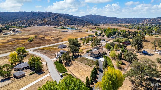 24301 Silver Creek Way, Tehachapi, CA 93561