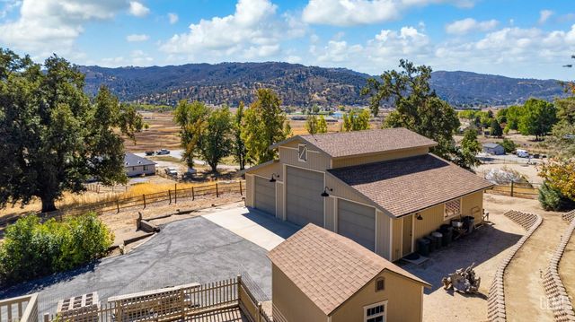 24301 Silver Creek Way, Tehachapi, CA 93561