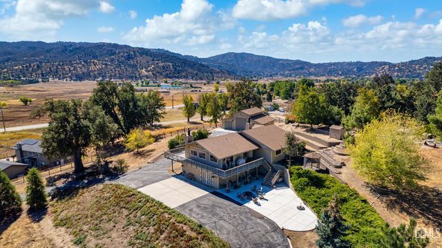 24301 Silver Creek Way, Tehachapi, CA 93561