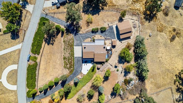 24301 Silver Creek Way, Tehachapi, CA 93561