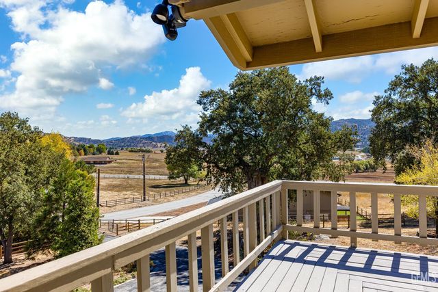 24301 Silver Creek Way, Tehachapi, CA 93561