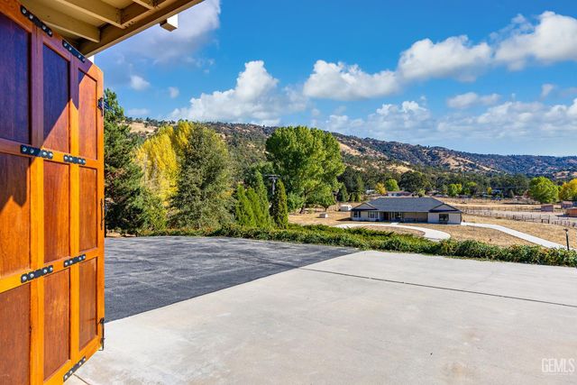 24301 Silver Creek Way, Tehachapi, CA 93561