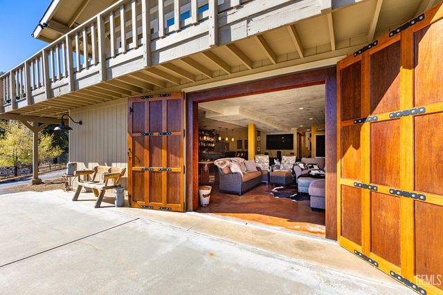 24301 Silver Creek Way, Tehachapi, CA 93561