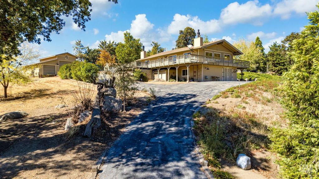 24301 Silver Creek Way, Tehachapi, CA 93561