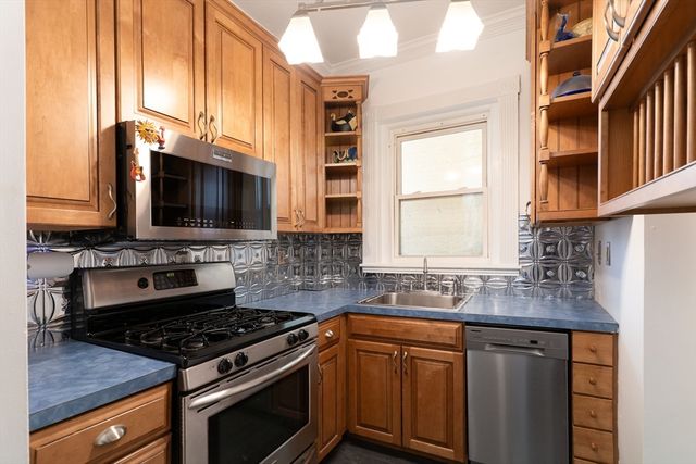 17 Radcliffe Rd 10, Boston, MA 02134