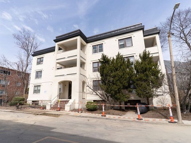 17 Radcliffe Rd 10, Boston, MA 02134