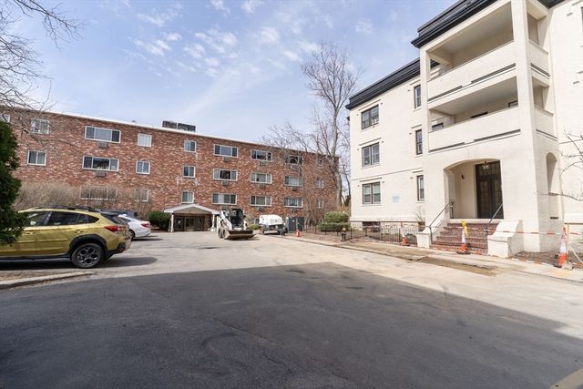 17 Radcliffe Rd 10, Boston, MA 02134