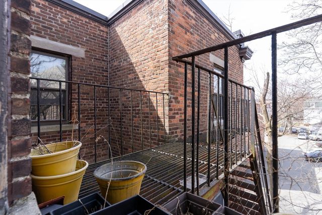 17 Radcliffe Rd 10, Boston, MA 02134