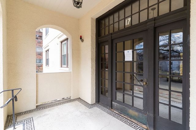 17 Radcliffe Rd 10, Boston, MA 02134