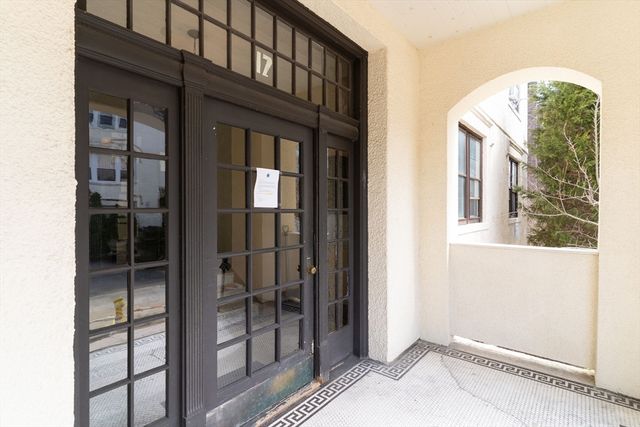 17 Radcliffe Rd 10, Boston, MA 02134