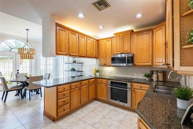 18724 WIMBLEDON CIRCLE, Lutz, FL 33558