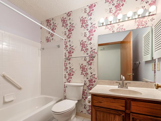 488 Three Oaks Court, Columbus, OH 43230