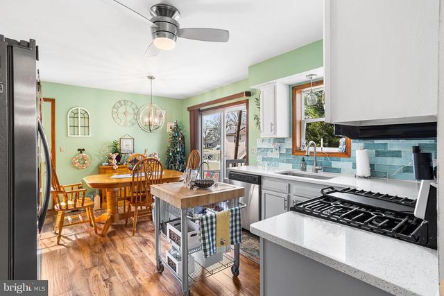 16 LINCOLN AVE, Sicklerville, NJ 08081