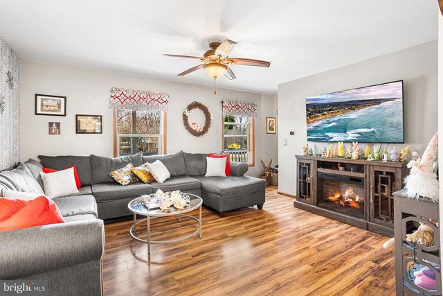 16 LINCOLN AVE, Sicklerville, NJ 08081