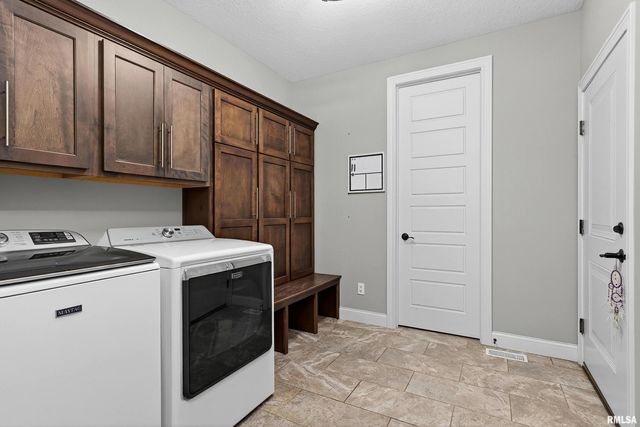 4136 Muirfield Court, Bettendorf, IA 52722