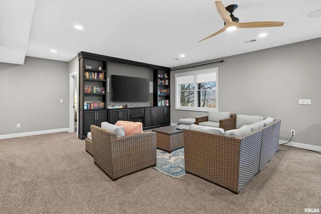 4136 Muirfield Court, Bettendorf, IA 52722