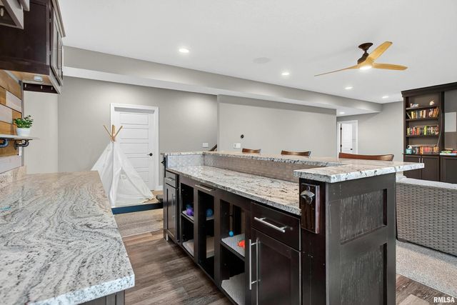 4136 Muirfield Court, Bettendorf, IA 52722