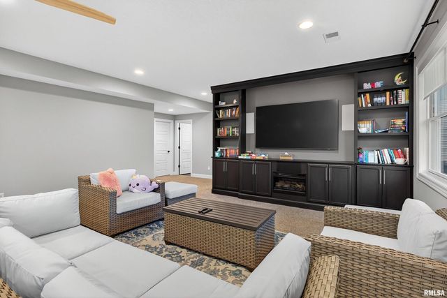 4136 Muirfield Court, Bettendorf, IA 52722