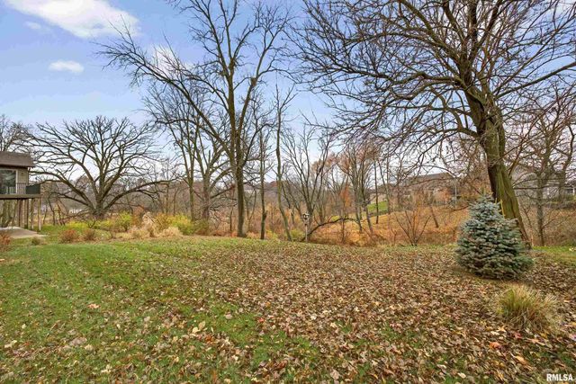 4136 Muirfield Court, Bettendorf, IA 52722