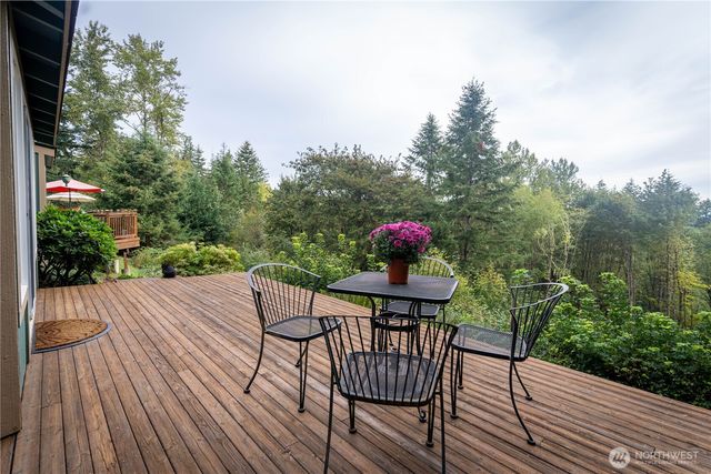 11510 Snowcap Lane SE, Rainier, WA 98576