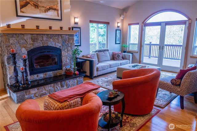 11510 Snowcap Lane SE, Rainier, WA 98576