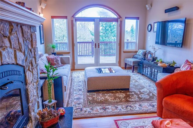 11510 Snowcap Lane SE, Rainier, WA 98576